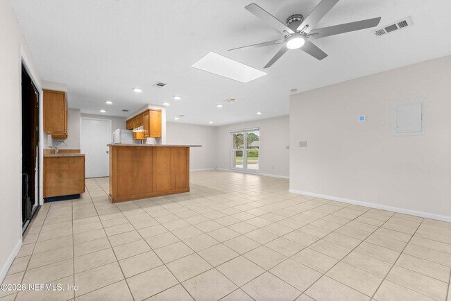 Foto del edificio - 250 Nautical Blvd S