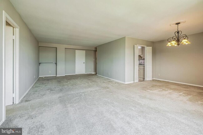 Foto del edificio - 9701 Fields Rd