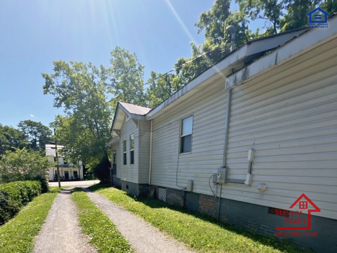 Building Photo - 117 N Main St