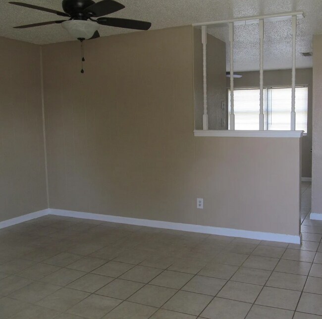 Foto del edificio - 208 Rosa Blvd