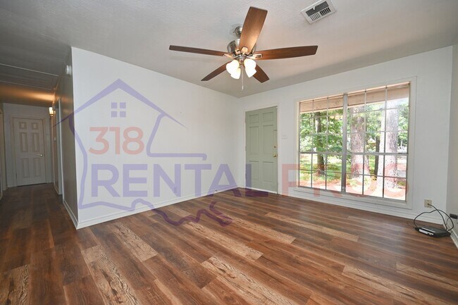 Building Photo - 3 Bed 2 Bath Home with Lots of Updates!