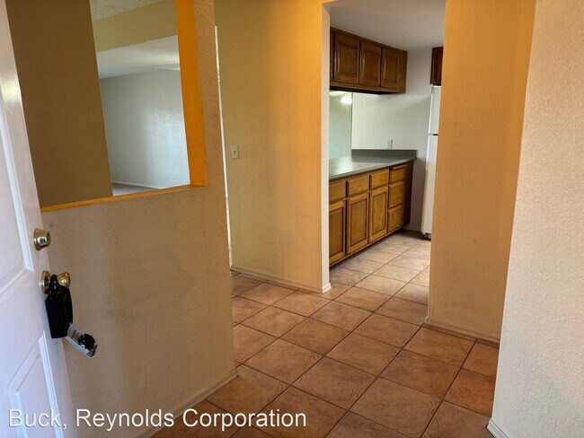 Building Photo - 2 br, 1 bath House - 2022 Merrill Ln. #14E