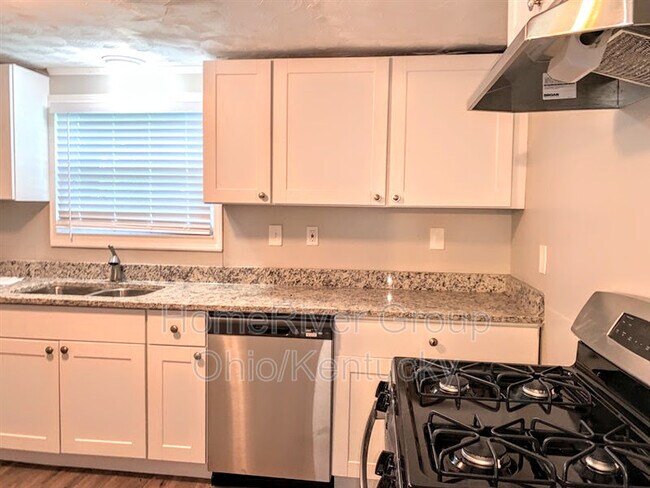 Foto del edificio - 5310 Clover Ave