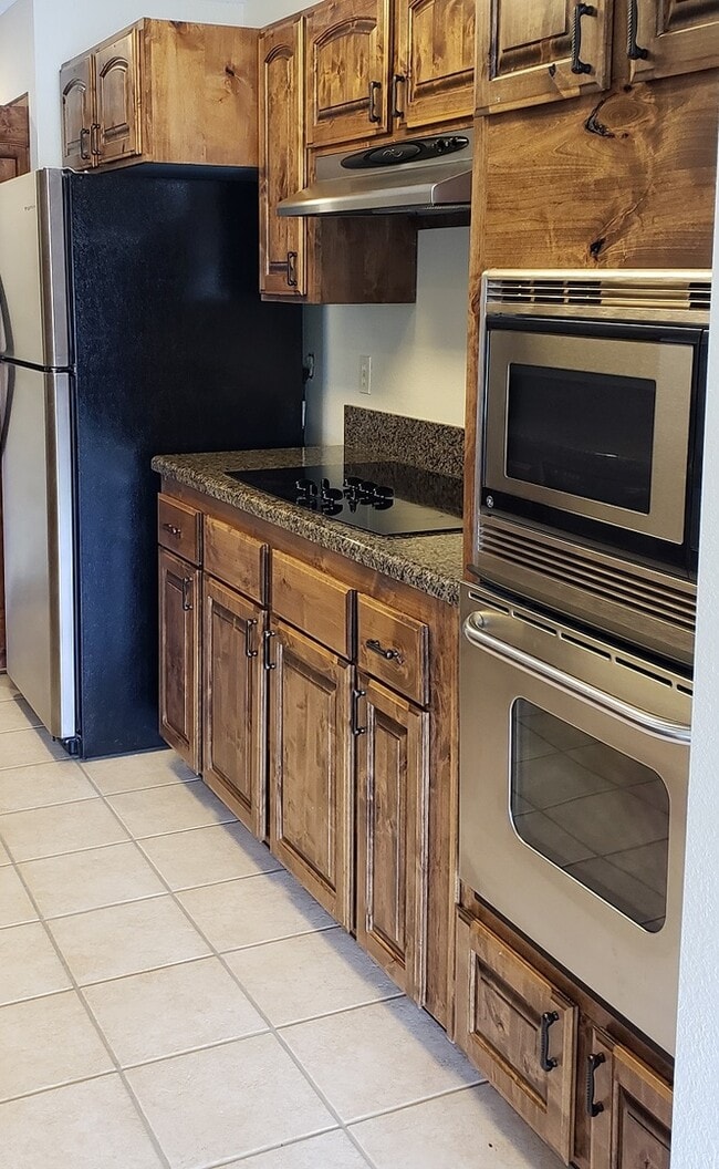 Building Photo - Incredible 2 bedroom Condominium with Rive...