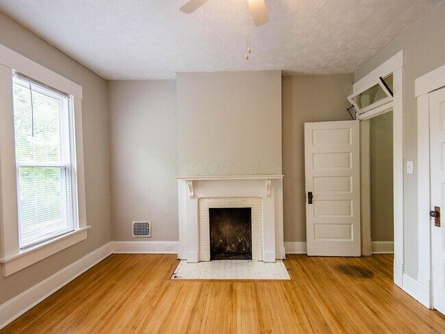 Building Photo - 380 Stoddart Ave