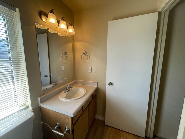 Foto del edificio - 3 BEDROOM, 2 BATHROOM, VILLAGE CREEK TOWNH...