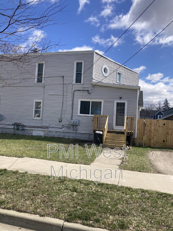Foto del edificio - 538 Spencer St NE