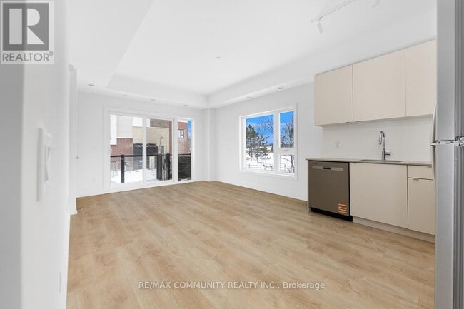 Building Photo - 16 Melbourne Ave