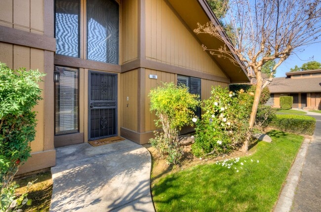 Building Photo - 6260 N Palm Ave