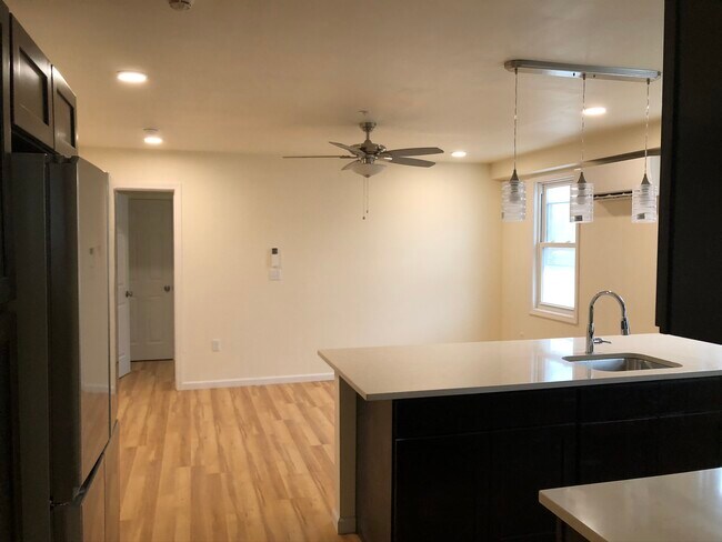 Building Photo - 171 Schiller St