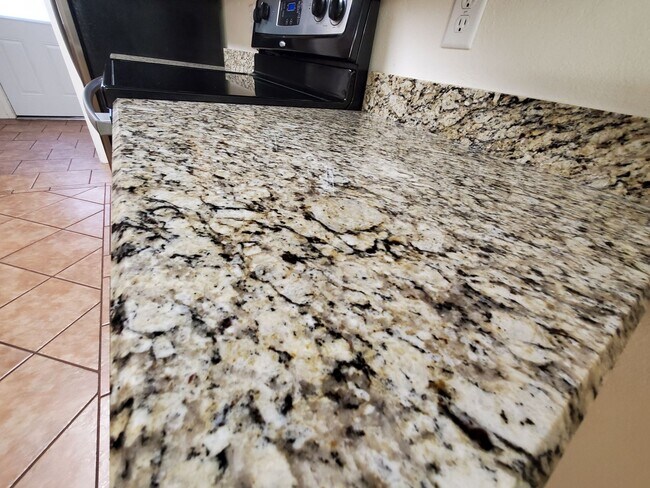 Building Photo - Nice 2 bedroon 2 bath Townhome in Bentwood...
