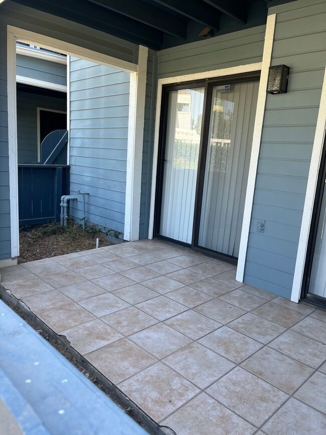 Building Photo - Spacious 2-Bedroom Condo on the First Floo...