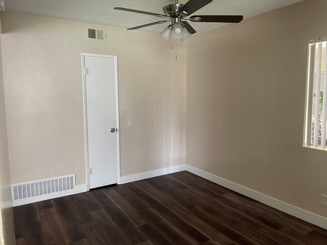 Building Photo - 1020 Carob Way