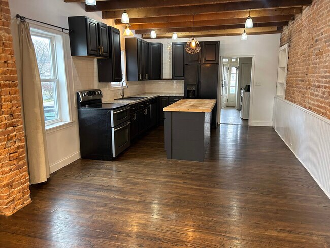 Foto del edificio - 302 S State St