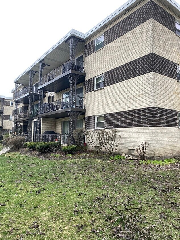 Building Photo - 901 S 8th Ave