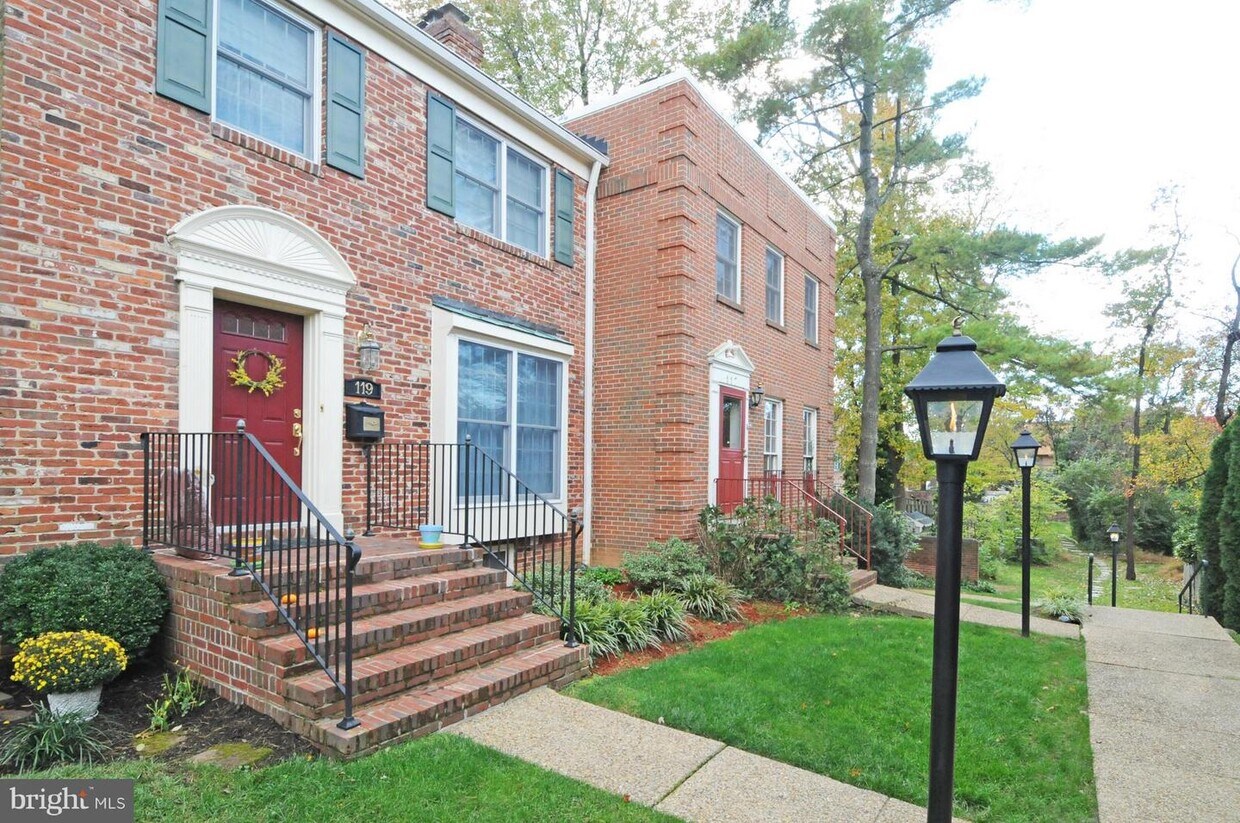 117 E St NE, Vienna, VA 22180 Townhome Rentals in Vienna VA