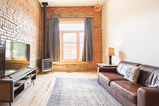 Building Photo - 422 3 Avenue-SI ID1386639P