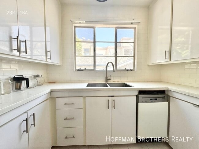 Building Photo - 1839 S Beverly Glen Blvd