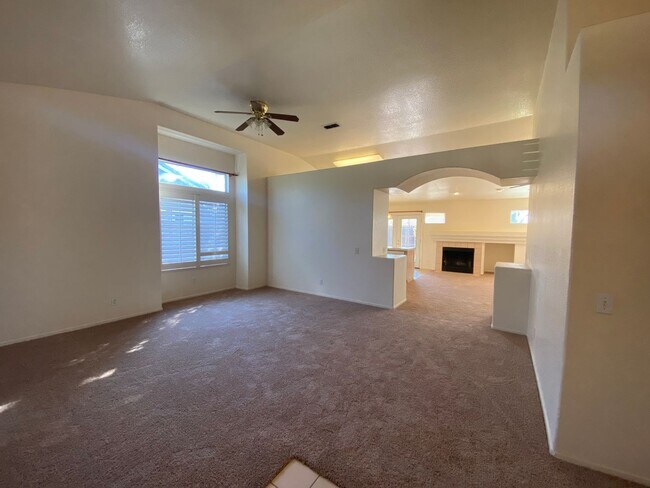 Building Photo - 3 Bedroom Home in Galt - Coming Soon