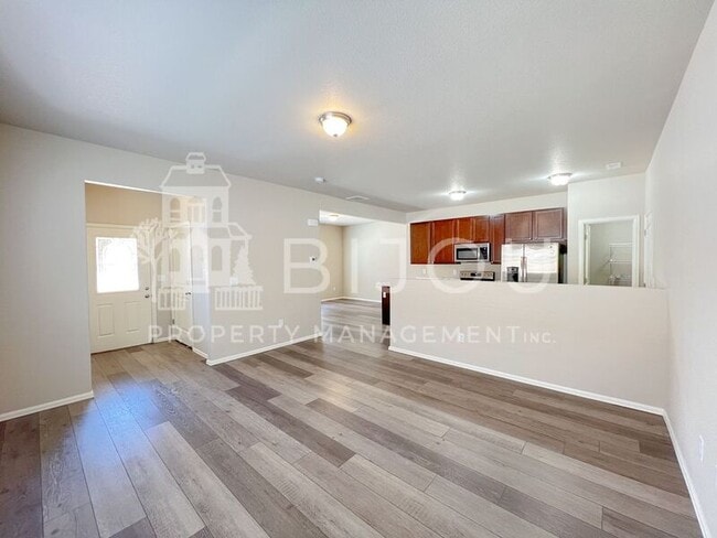 Building Photo - 7673 Silver Larch Pt