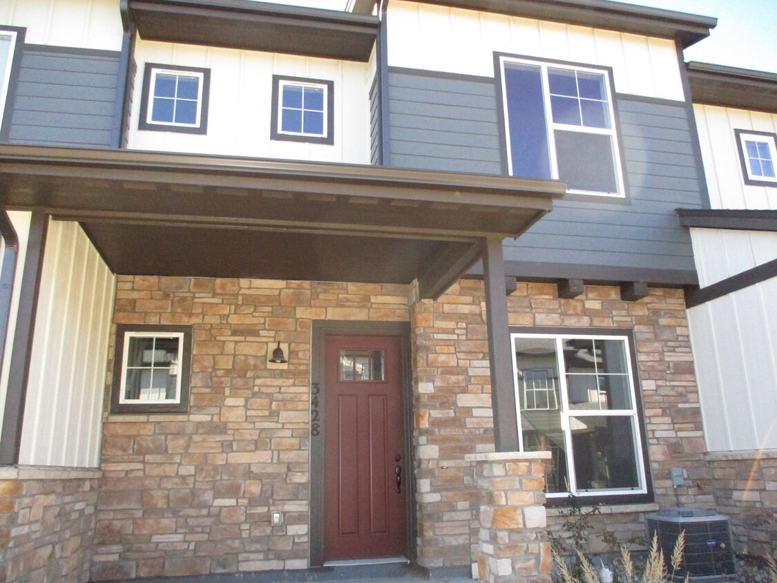 Foto principal - Brand New 2 Story 2 Master Suite Bedroom C...