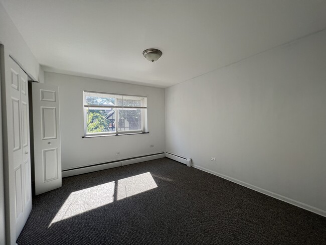 Building Photo - 736 W Buena Ave