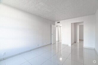 2BR, 1BA - 1,190SF - Windward Vista