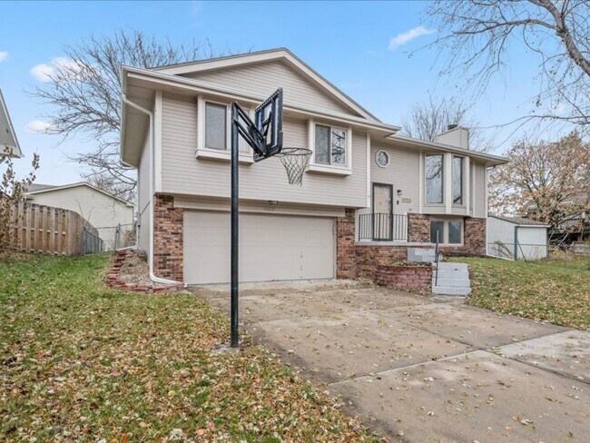 Foto del edificio - 3 bedroom , 2 bathroom House - Coming Soon