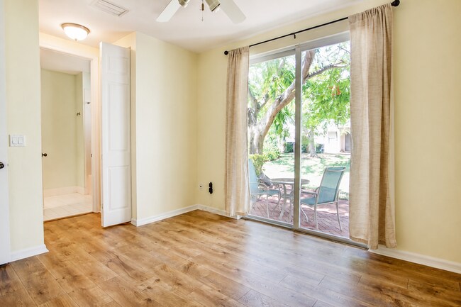 Foto del edificio - 1020 E Longport Cir