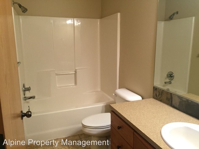 Building Photo - 2957 NE Canoe Ct