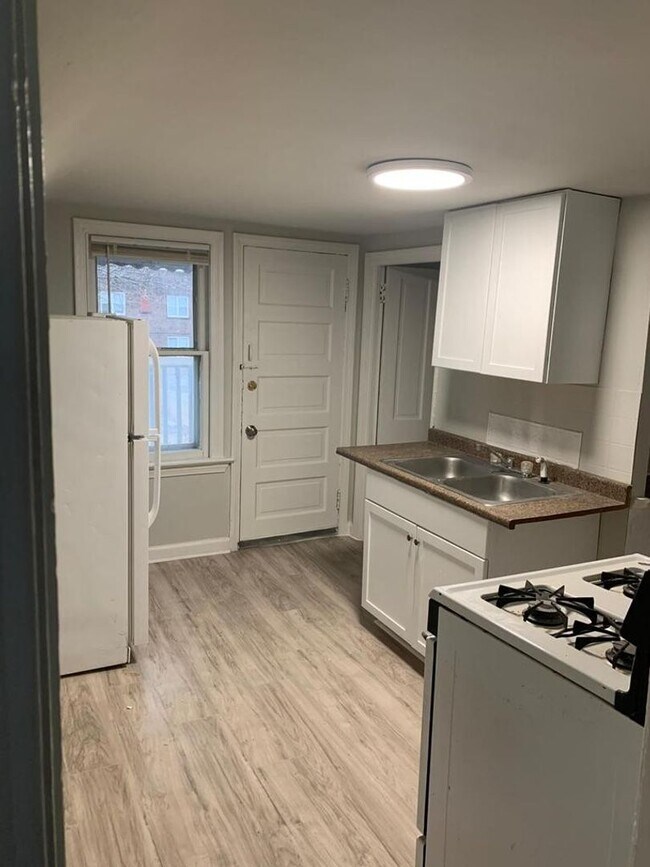 Foto del edificio - Newly renovated 2 bedrooms 1 bath duplex