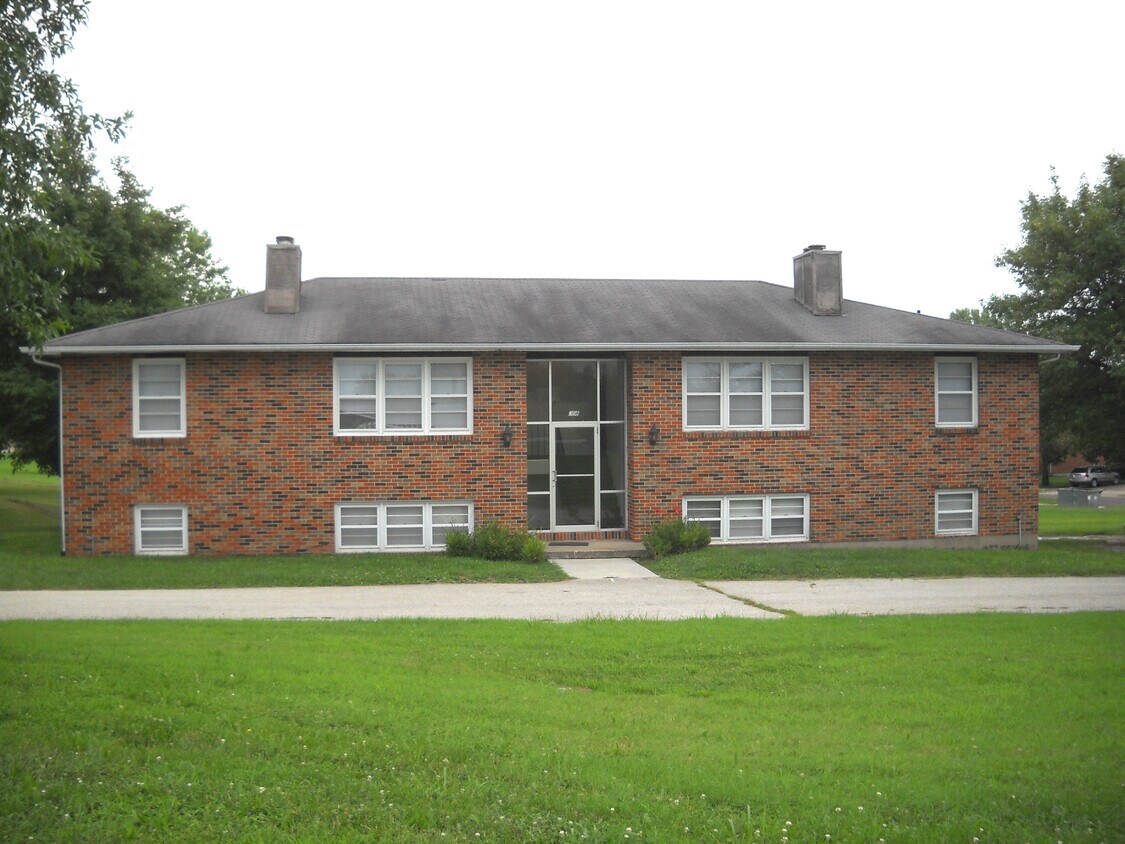 Primary Photo - 306 W Southampton Dr