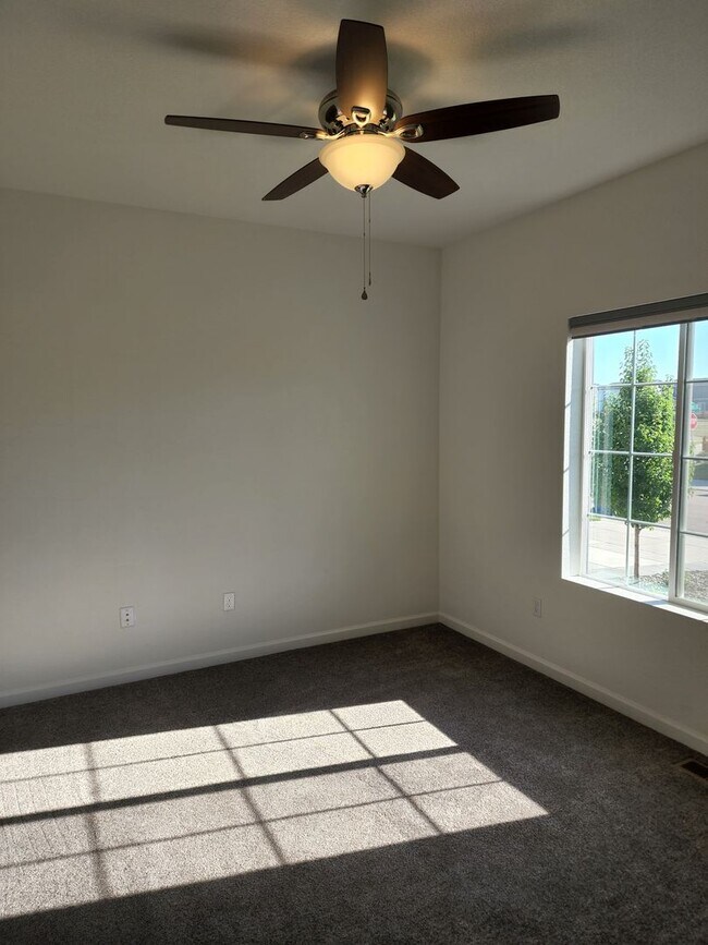 Foto del edificio - AVAILABLE NOW!! 4 bed home in Frederick!
