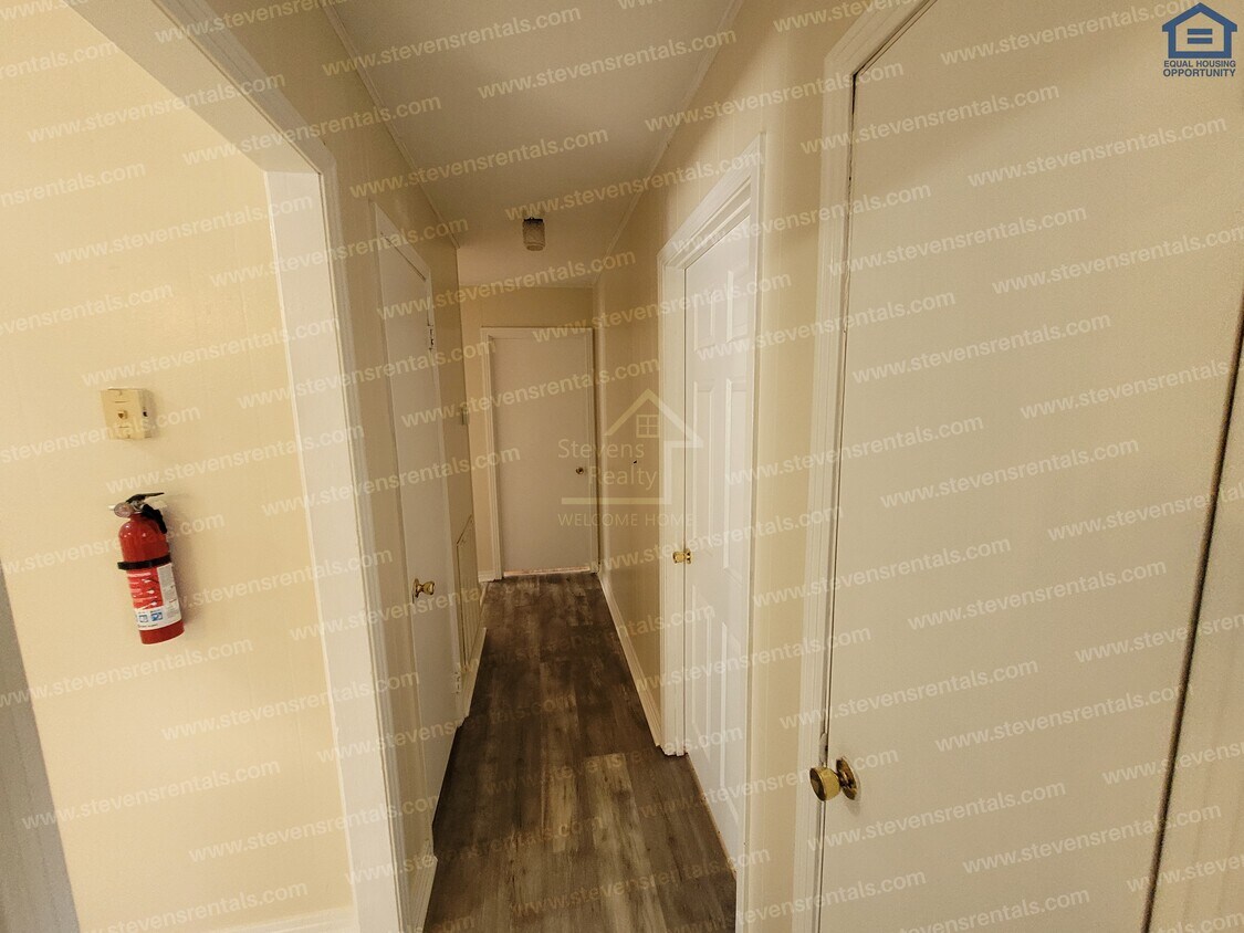 Building Photo - Convenience Is What You Get