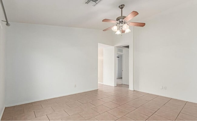 Foto del edificio - 11139 W Devonshire Ave