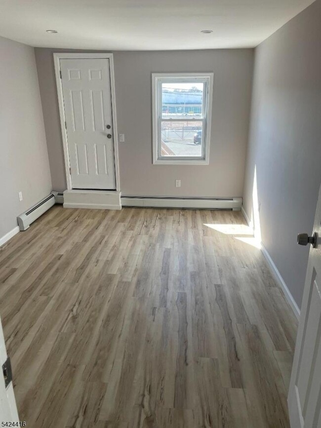 Foto del edificio - 454 E 31st St