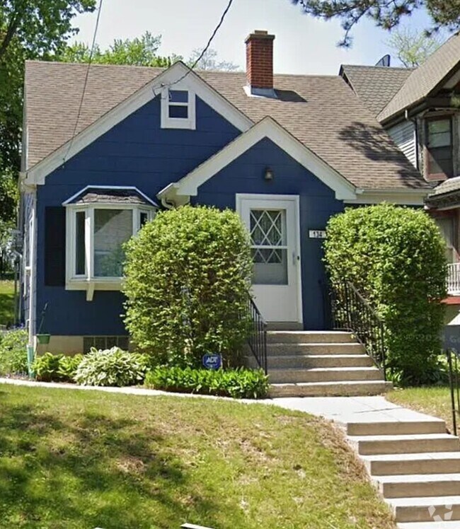 The Village 3 Bedroom Houses for Rent West Bend, WI 2 Homes
