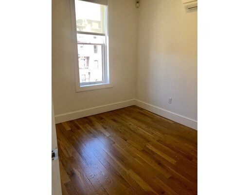 Foto del edificio - 211 Newbury St