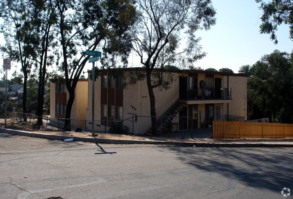 Primary Photo - 2590 Highland Ave