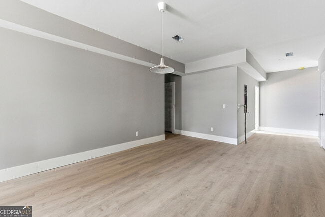 Building Photo - 1409 Northwest Dr NW