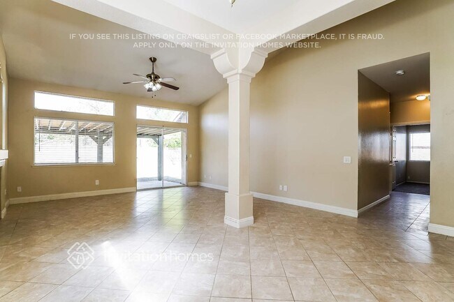 Foto del edificio - 2547 Gemstone Ave
