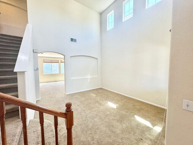 Foto del edificio - Lovely 2 Story Home In East Woodland In Great Location