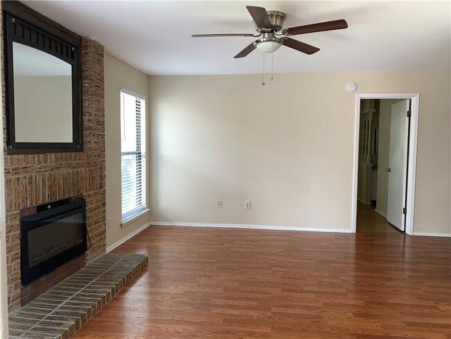 Foto del edificio - 10616 Mellow Meadows Dr