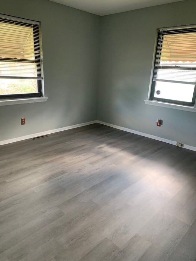 Building Photo - 3 Bedroom Salisbury Home