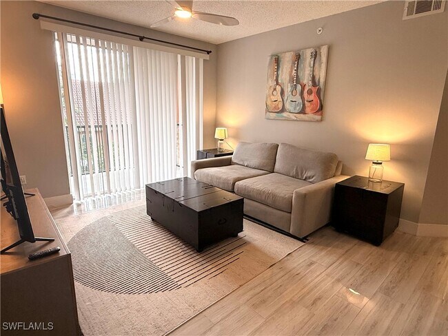 Foto del edificio - 1235 Reserve Way