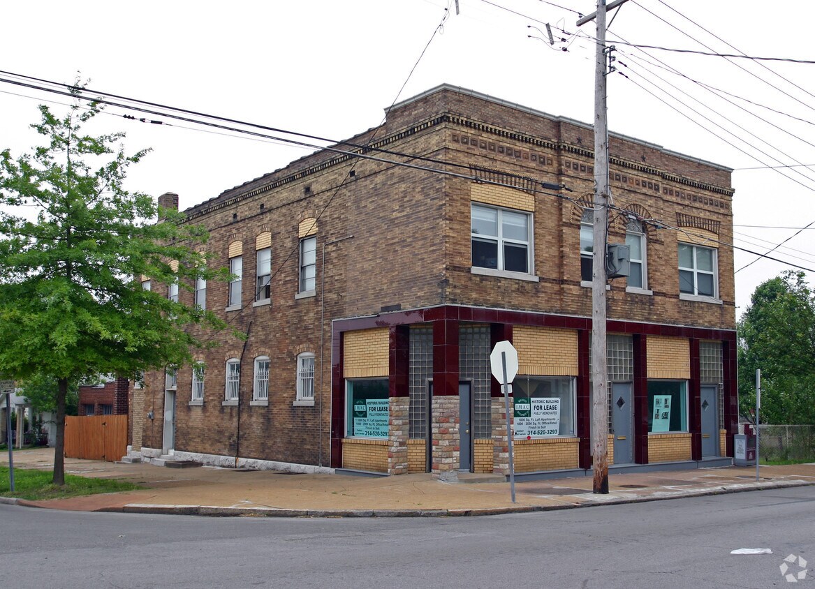 Building Photo - 2700 Macklind Ave