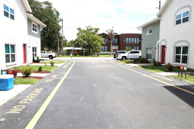 Foto del edificio - 5712 Townhouse Dr