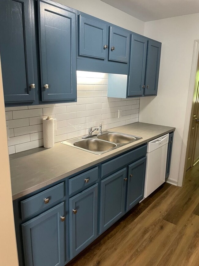 Building Photo - 1307