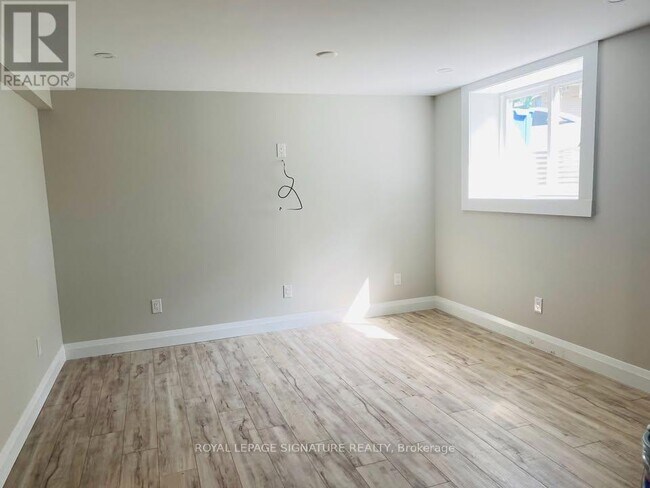 Building Photo - 572 Weynway Ct