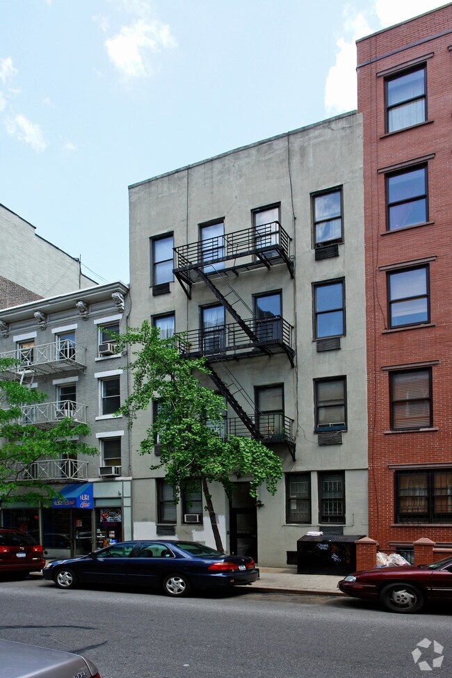 Foto del edificio - 235 W 15th St